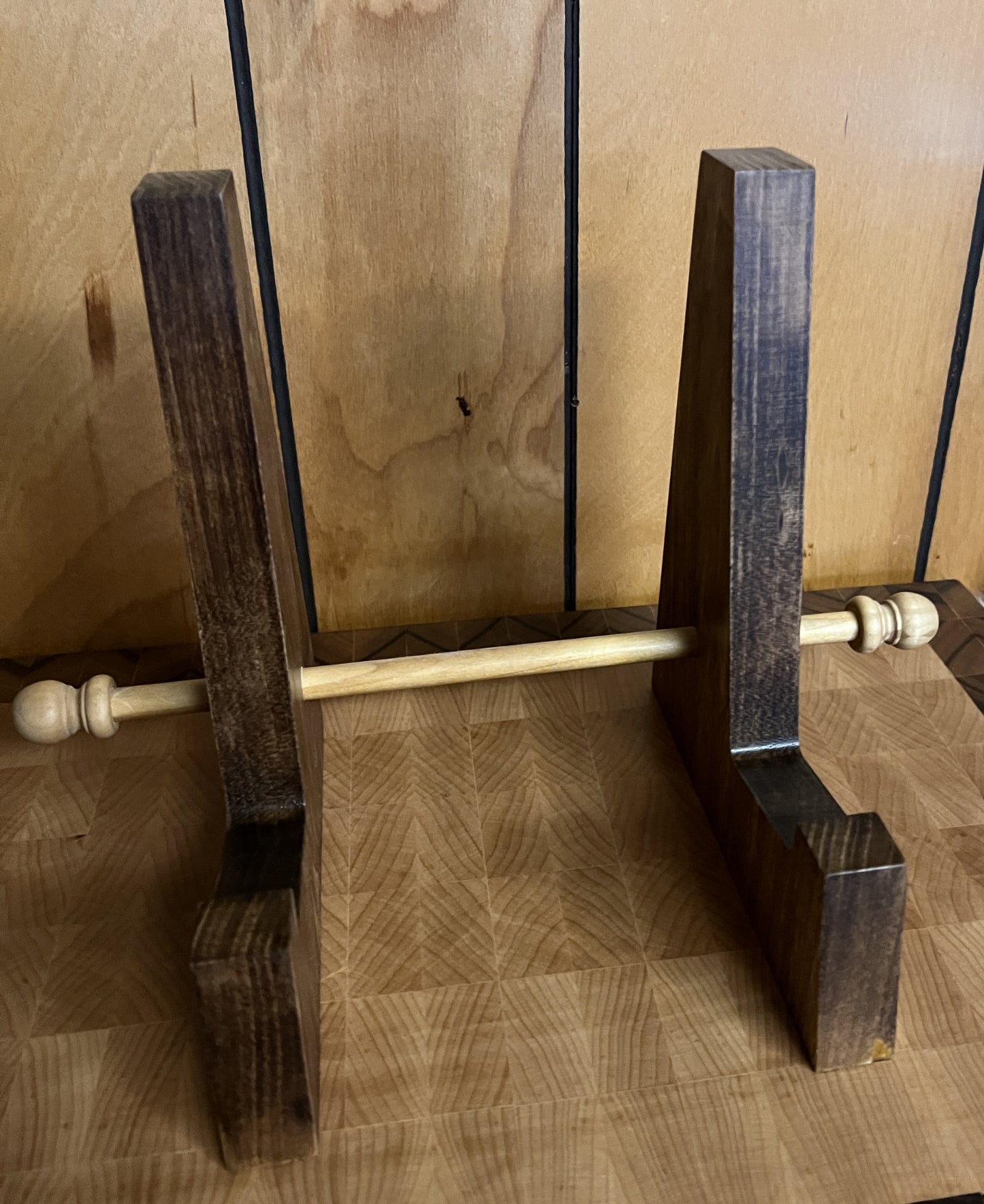 Montana Outlaw Board Stand